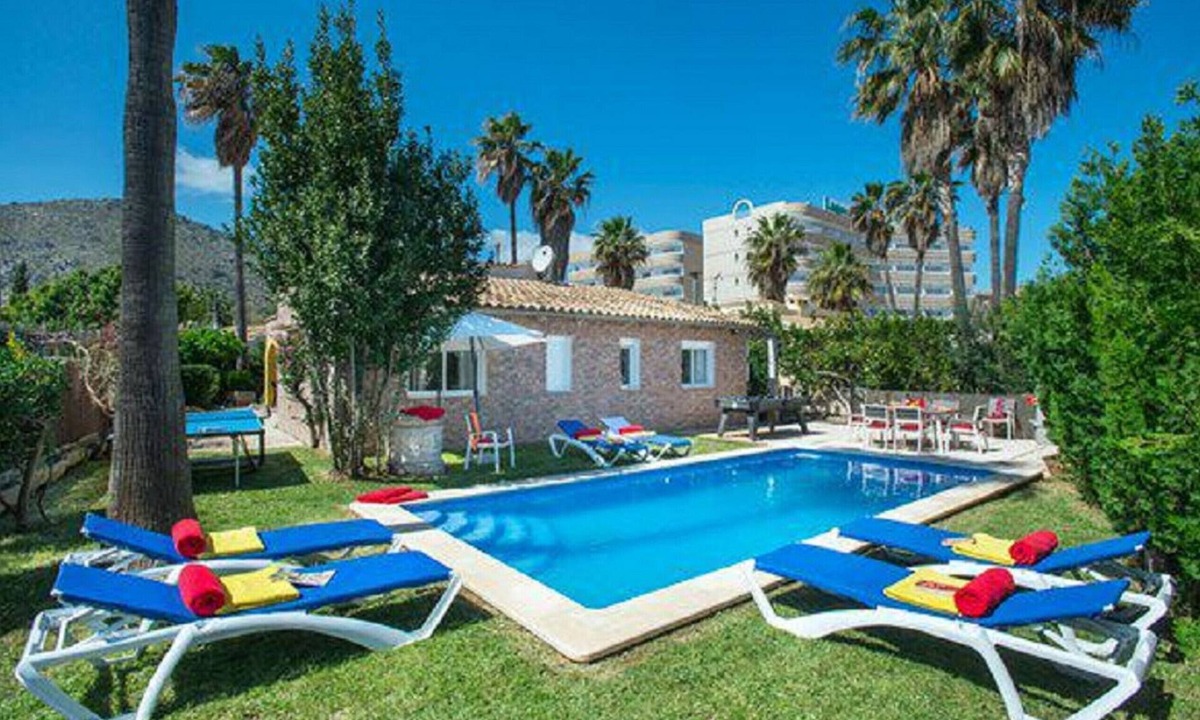 Alcudia Ski Chalet | Villa Montelo with private pool near the sea
