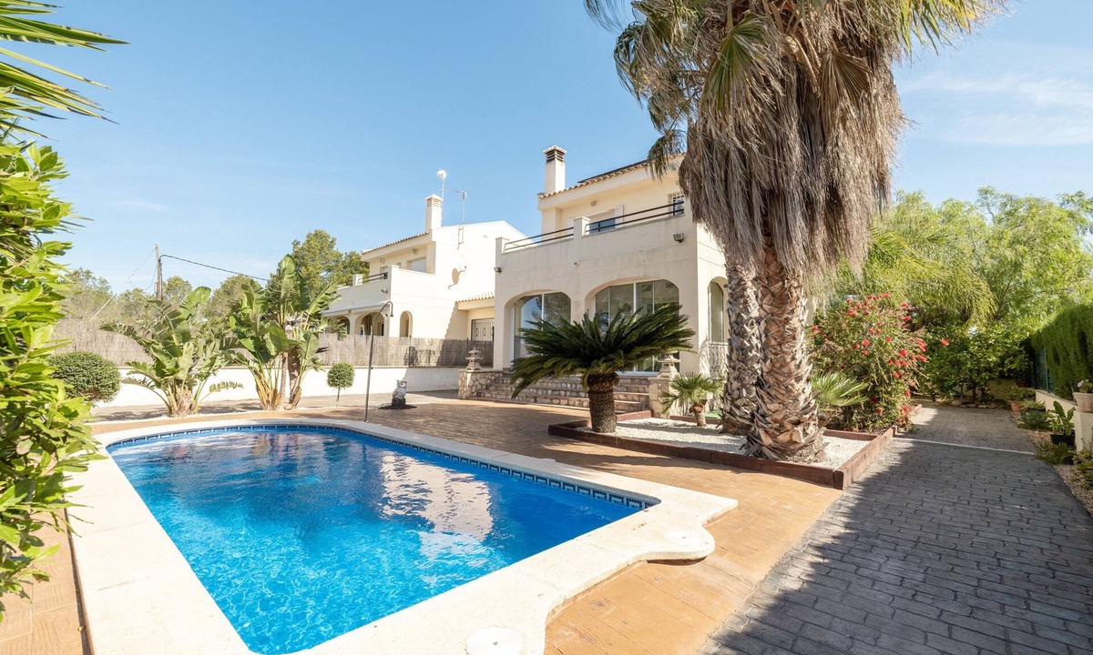 Les Tres Cales Villa | Villa 'Nice House' with Mountain View, Wi-Fi and Air Conditioning