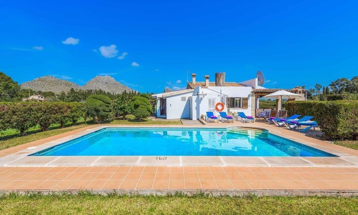 El Vila Villa | Villa 'Papalaya' with Mountain View, Wi-Fi and Air Conditioning
