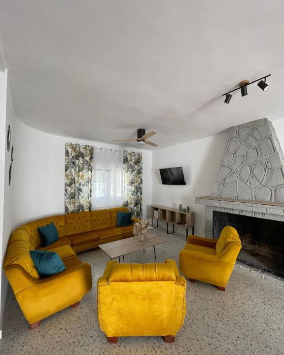 Cazalegas House | Villa Paraiso