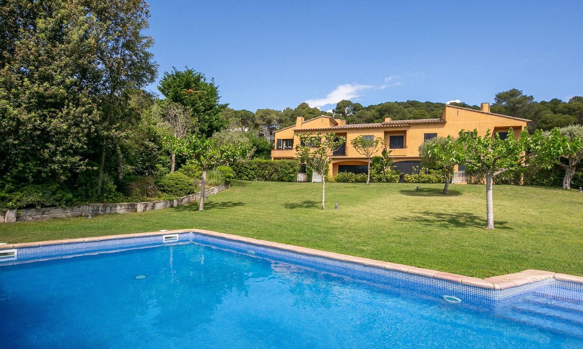 Llafranc Villa | Villa 'Pastora' with Sea Views, Wi-Fi, and Air Conditioning