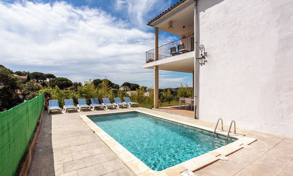 Vidreres Villa | Villa 'Pollancre' with Wi-Fi and Air Conditioning