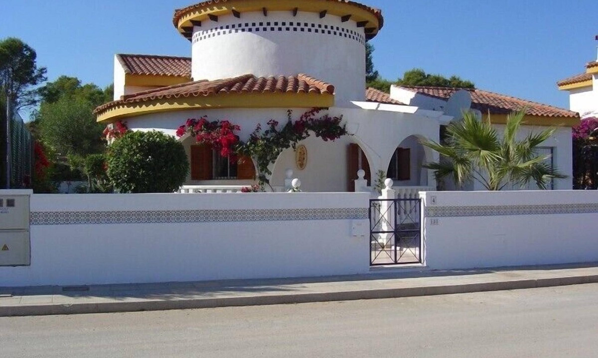 Pilar de la Horadada Villa | Villa Refugio - huge garden + private pool - free WLan