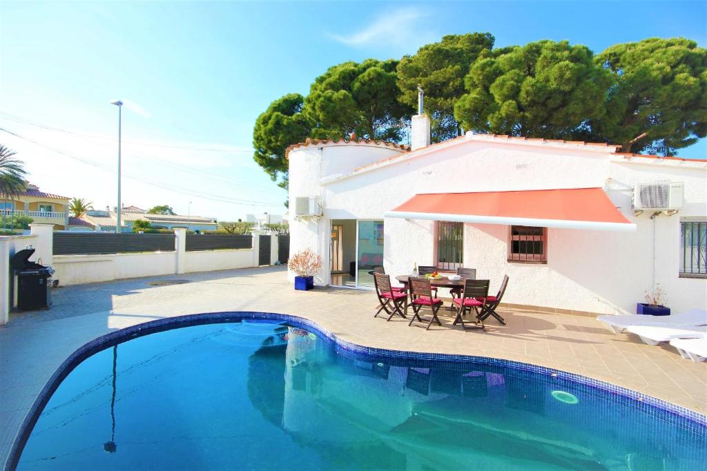 Empuriabrava House | Villa Requesens 27 Empuriabrava - Barneda