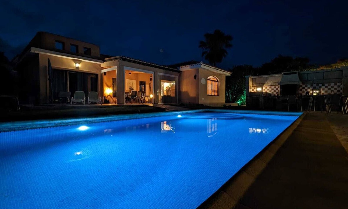 Atogo House | -Villa Savannah- private pool + jacuzzi, tropical garden, great views & tranquillity