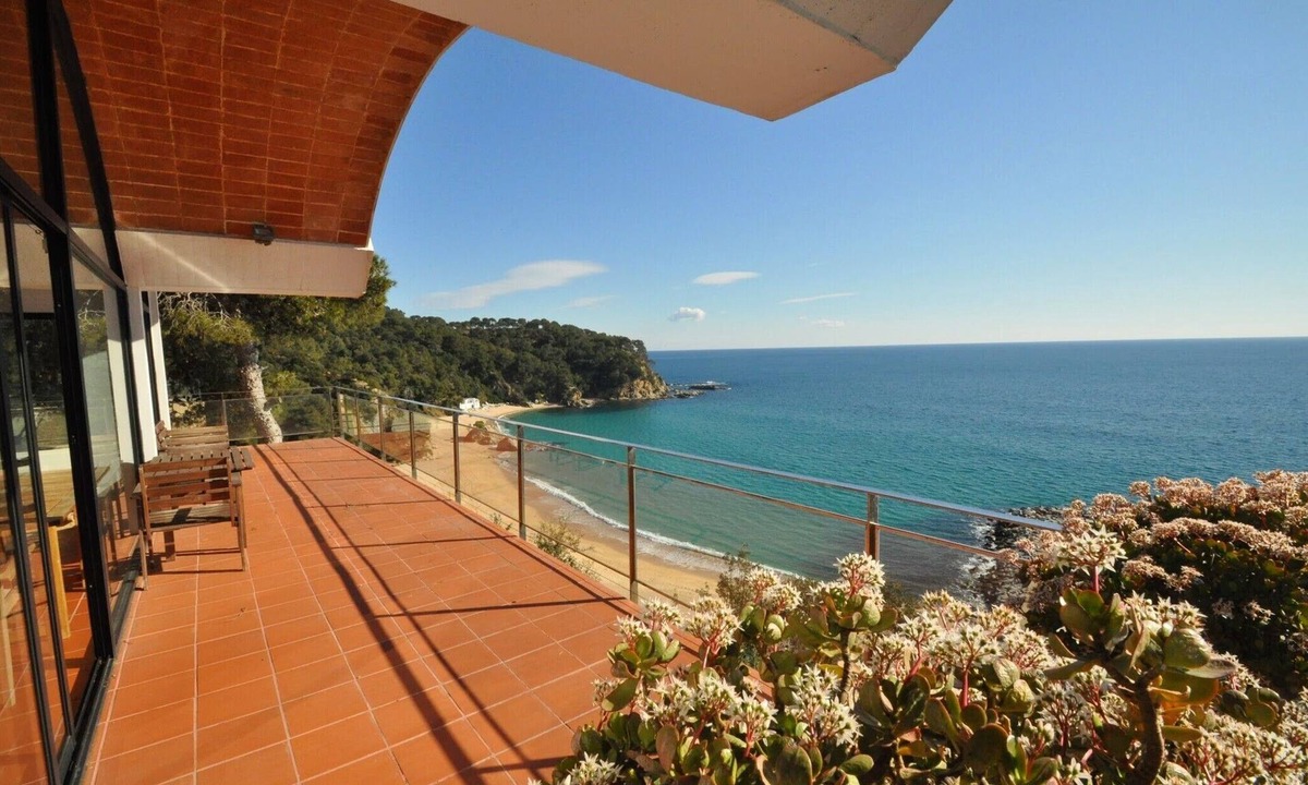 Lloret de Mar Villa | Villa 'Sol Solet' spectacular seafront with private pool