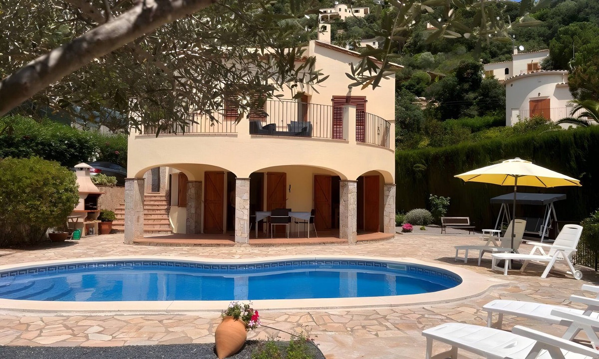 Calonge Villa | Villa 'Sunshine' with Mountain View, Private Pool and Wi-Fi