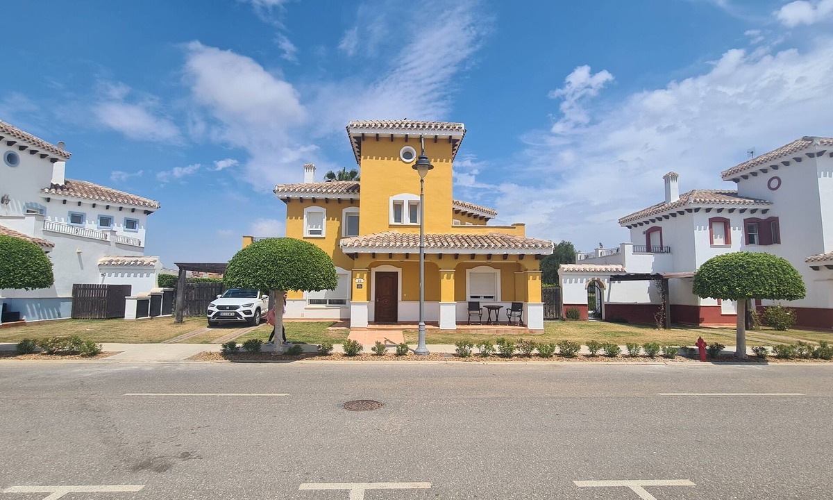 Torre-Pacheco Villa | Villa Vidorra south west facing, frontline view, tiled garden, heated pool 5x3m