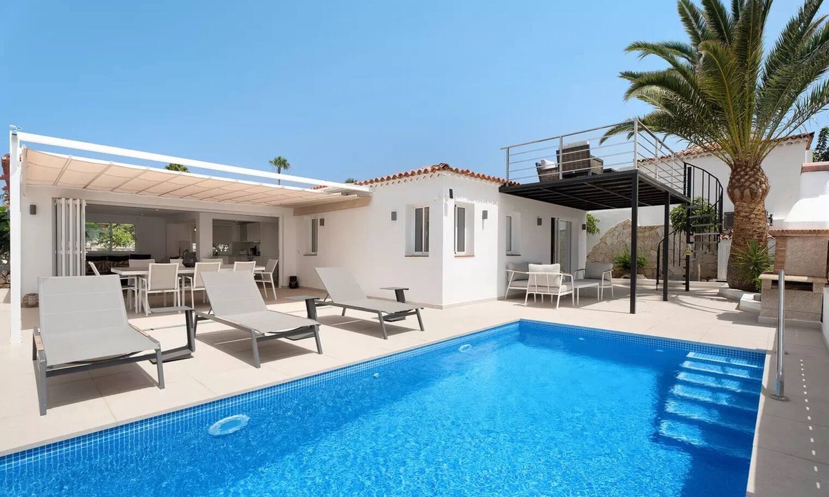 Complejo turistico Amarilla Golf Villa | Villa Vista - Brand New with 3 bedrooms & 3 Bathrooms, Pool & Air Con