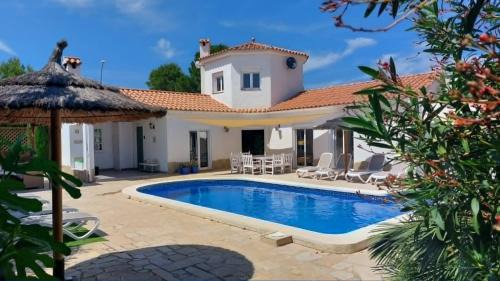 Calafat Villa | Villa voor 8 personen met zwembad