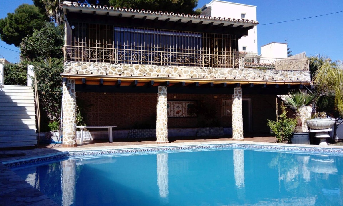 Carihuela Ski Chalet | Villa with private pool in Torremolinos
