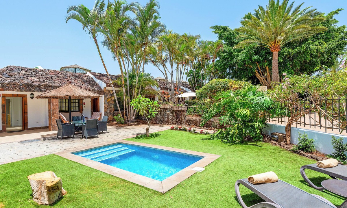San Miguel de Abona Villa | VILLA WITH PRIVATE HEATED POOL on BANANA PLANTATION. For Disable bedroom/shower