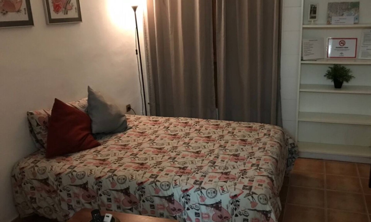 Capuchinos Apartment | Welcoming 2-bedroom studio with AC in Malaga city center