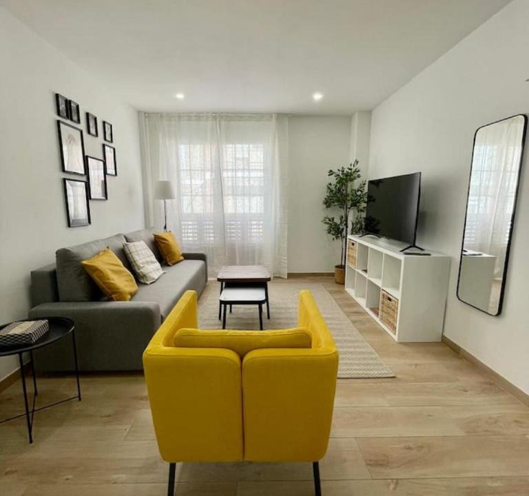 Godella Apartment | White Lily