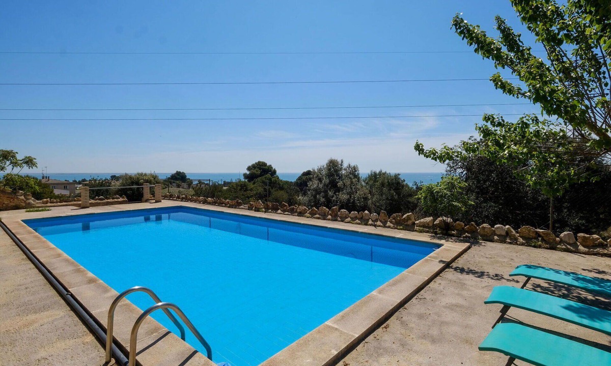 Alcanar House | Wonderful private villa for 18 people with WIFI, private pool, TV, balcony and pets allowed