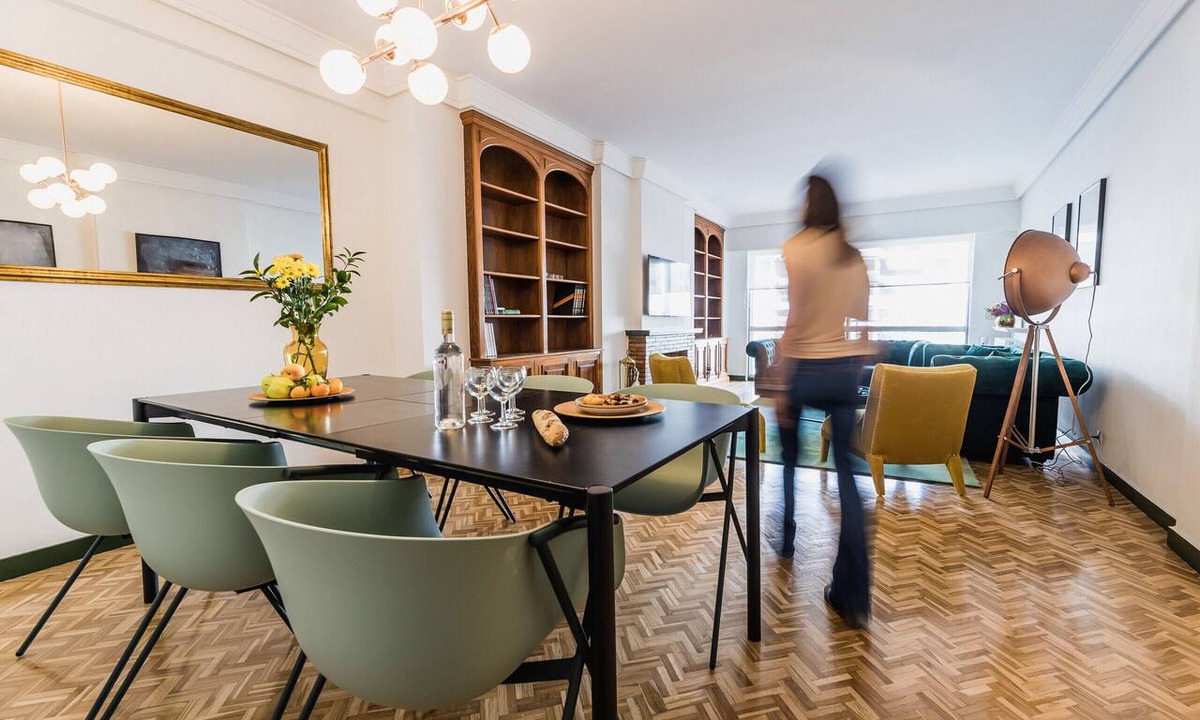 San Sebastian Centro Apartment | ZUBIETA PLAZA: 8 PAX superior apartment. Distinguished and practical. 100 meters from La Concha beach