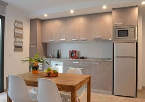 1.1 NEW in center ROSES with WI-FI, AC and TV sat at 60 m MAR