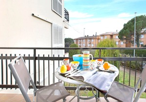1CB K2 -2 Bedroom apartment in a very quiet area with garden and communal pool near the beach of Calella de Palafrugell