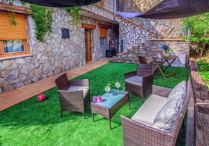 2 bedroom accommodation in La Omañuela