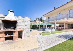 2BRIS01 - Cozy house with private pool and 5 bedrooms located in a quiet area