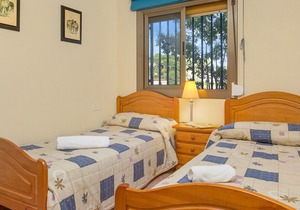 2CON01 - Cozy 4 bedroom house with garden and private pool located in a quiet area