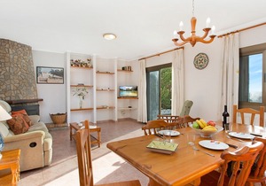 2CON01 - Cozy 4 bedroom house with garden and private pool located in a quiet area