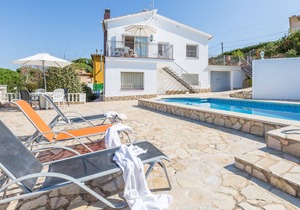 2MARI01 - 6 bedroom house with private swimming pool in a quiet location