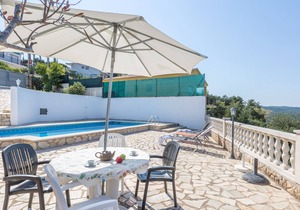 2MARI01 - 6 bedroom house with private swimming pool in a quiet location