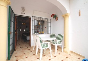 3-Bed Spacious Apartment with Shared Pool, Garden, A/C & Wi-Fi