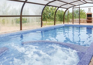 4 bedroom accommodation in Santa Maria