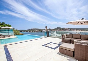 4 large bedrooms, Sea View Villa