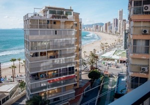 Apartment in Levante Beach with sea views