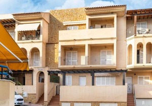 Apartment near the beach with sea views