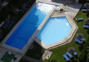 Apartment with sunny terrace in complex with swimming pool, close to the beach