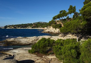 Beautiful luxury apartment direct access to the beach on the bay Torre Valentina.