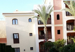Beautiful Townhouse with Sea Views in Harbour Lights 2 Bedrooms Sleeps 4