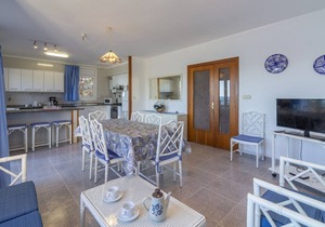 BELLAMAR A - Spacious house situated on the seafront in Llançà.