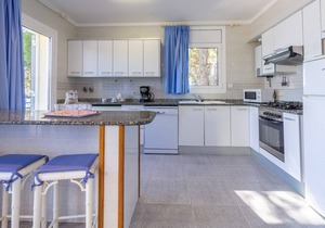 BELLAMAR A - Spacious house situated on the seafront in Llançà.