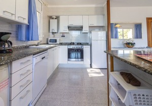 BELLAMAR A - Spacious house situated on the seafront in Llançà.