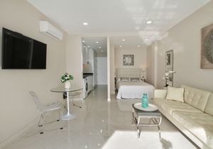 Castillo Santa Clara First line Carihuela beach. Wifi. Satellite TV Southwest