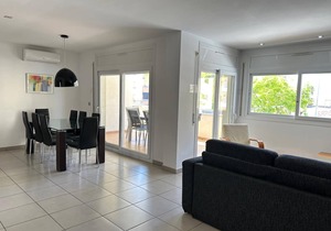 Drugstore A C - Three Bedroom Apartment, Sleeps 8