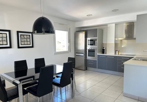 Drugstore A D - Two Bedroom Apartment, Sleeps 6
