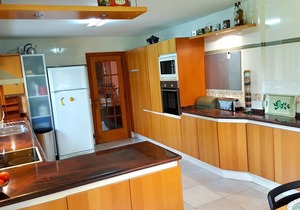 Great Family Villa in residential area with easy access to all of the Island