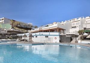 Holiday Home 'Sea view Apartment' with Sea View, Shared Pool & Wi-Fi