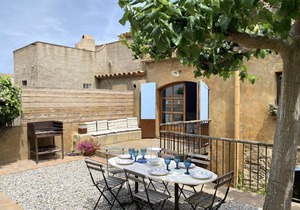 Holiday rental townhouse with swimming pool in Begur, Centre