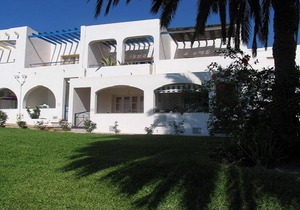 Impressive nudist in ground floor with terrace of 2 rooms and pool