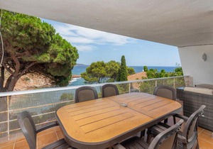 LETS HOLIDAYS Apartment with sea views in cala salions