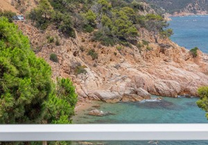 LETS HOLIDAYS Apartment with sea views in cala salions