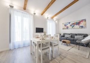 Lovely and bright apartment in the heart of Banyoles