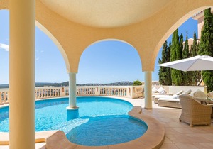 Luxurious holiday home in Santa Ponca with pool and fantastic sea views